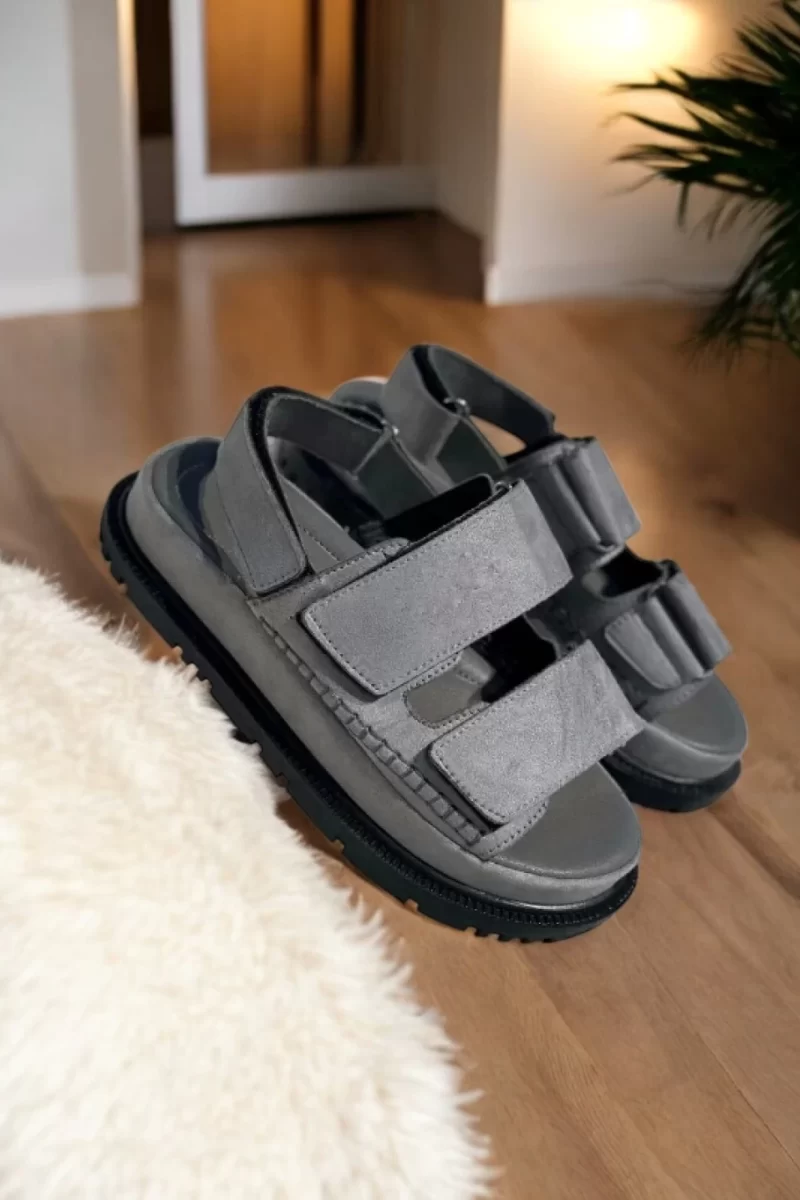 Freent Gri Cırtlı Kadın Sandalet – Rahat ve Şık Yazlık Model