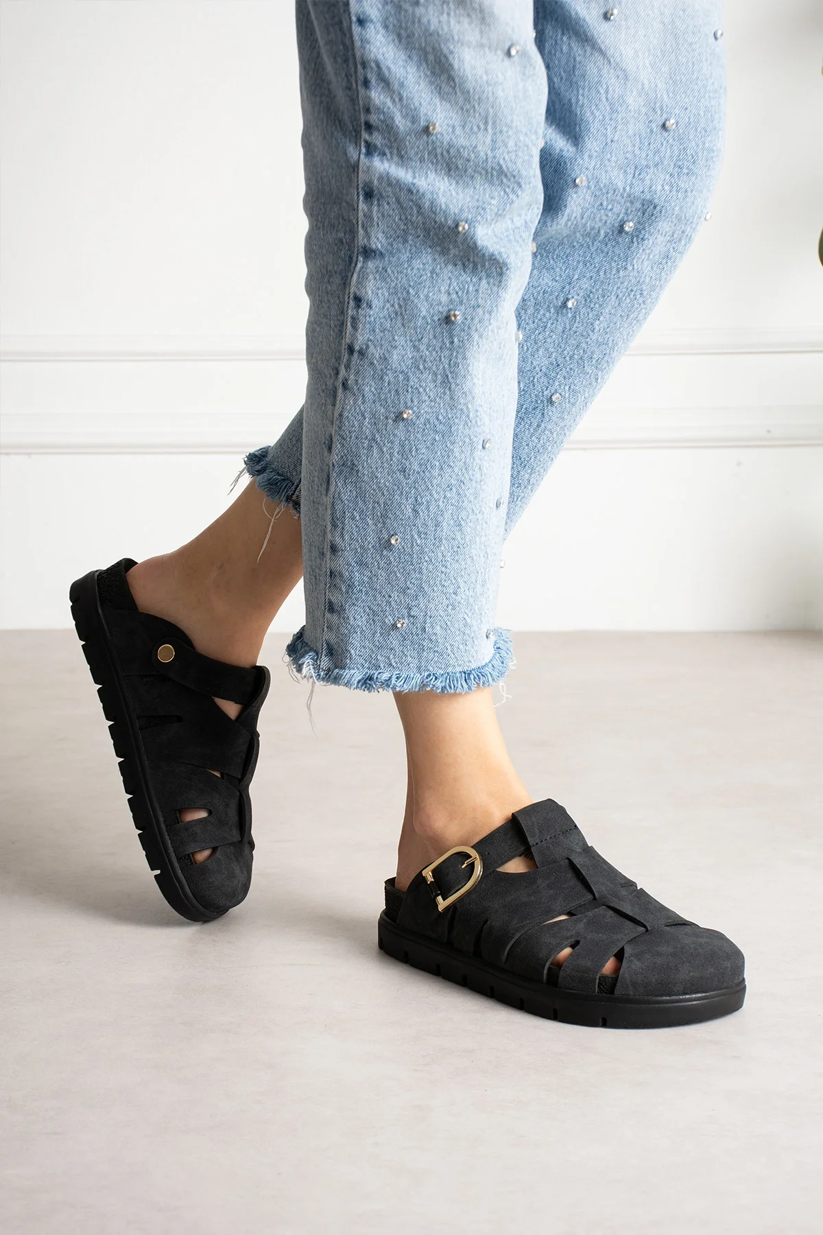 Arven Premium Spider Pattern Sandals - Black