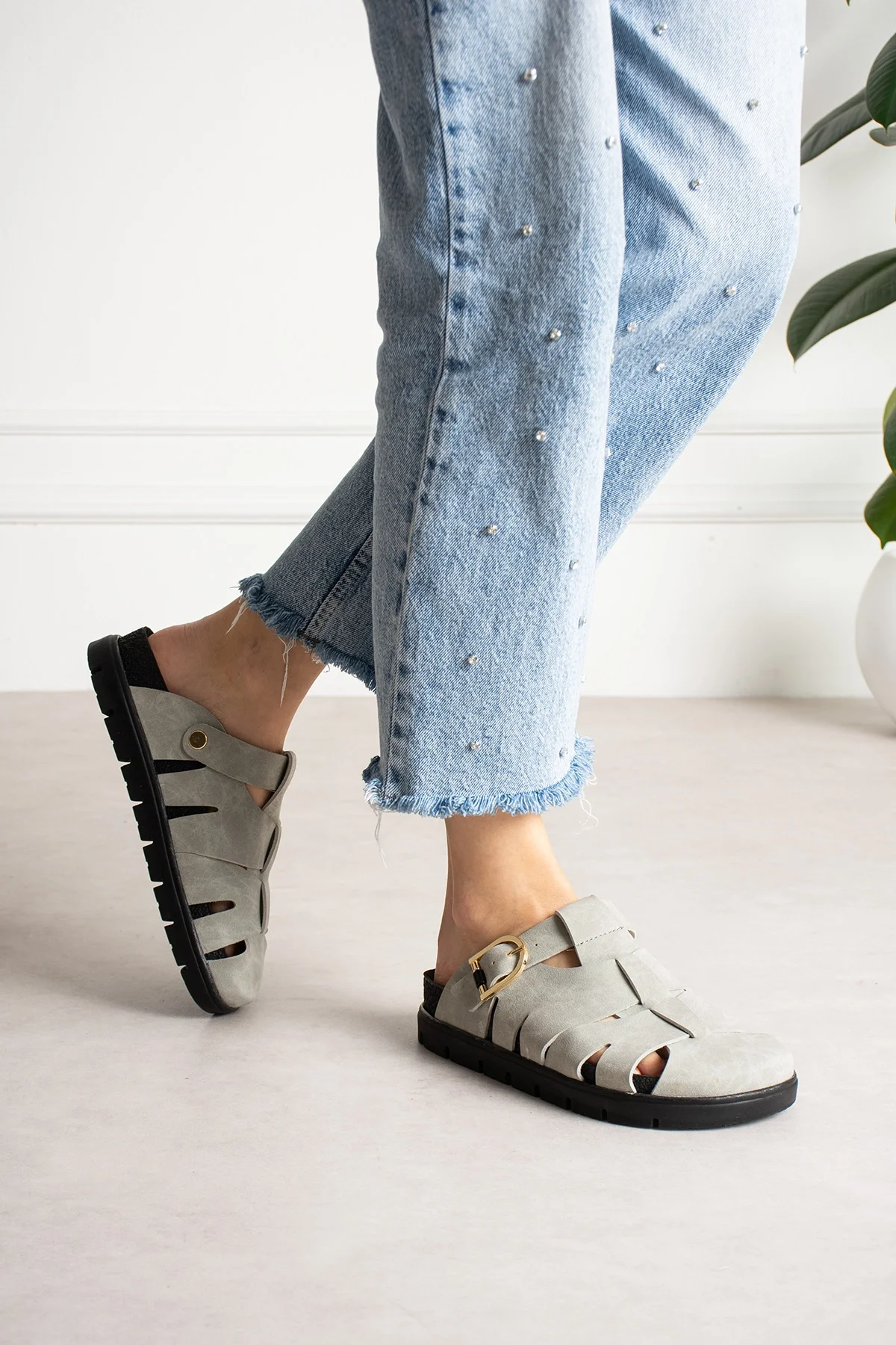 Arven Premium Spider Model Slippers - Grey