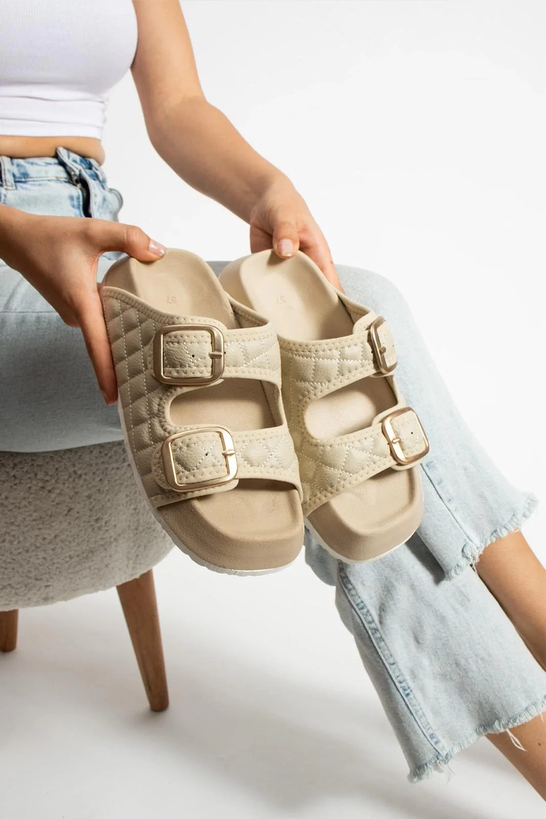 Kapitone Tokalı Ev Dış Mekan Kadın Terlik – Bej