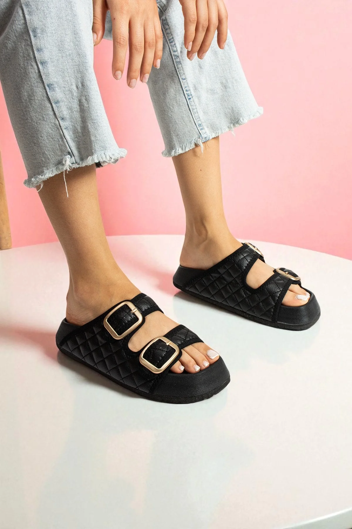 Kapitone Tokalı Kadın Ev Dış Mekan Terlik – Siyah