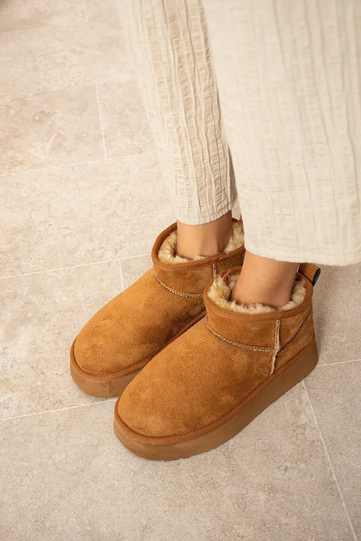 Yüksek Mini Classic Süet İçi Kürklü Kadın Bot - Taba