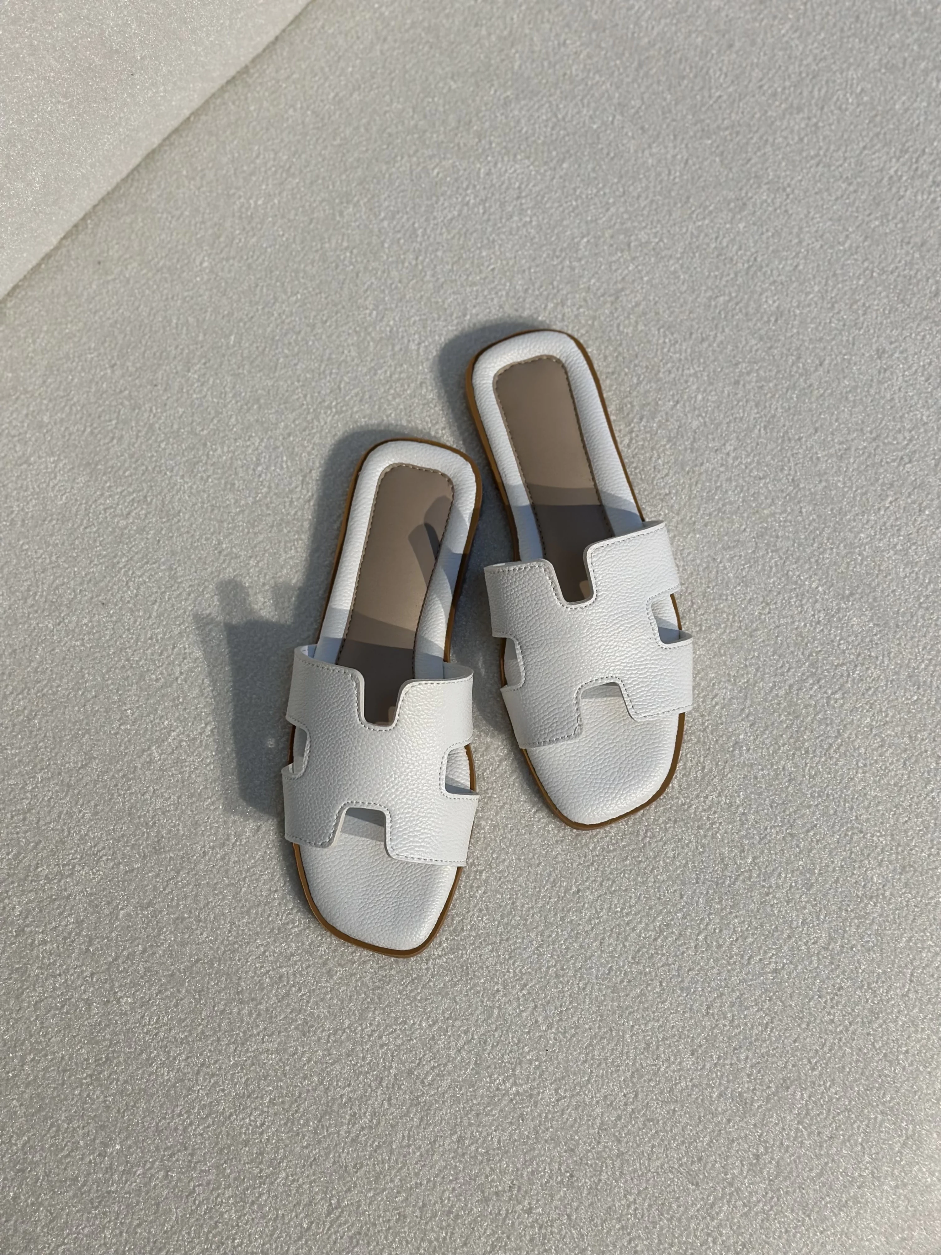 Palmira Beyaz Önü Yanı Açık Kadın Terlik Dış Mekan Ve Ev Terliği