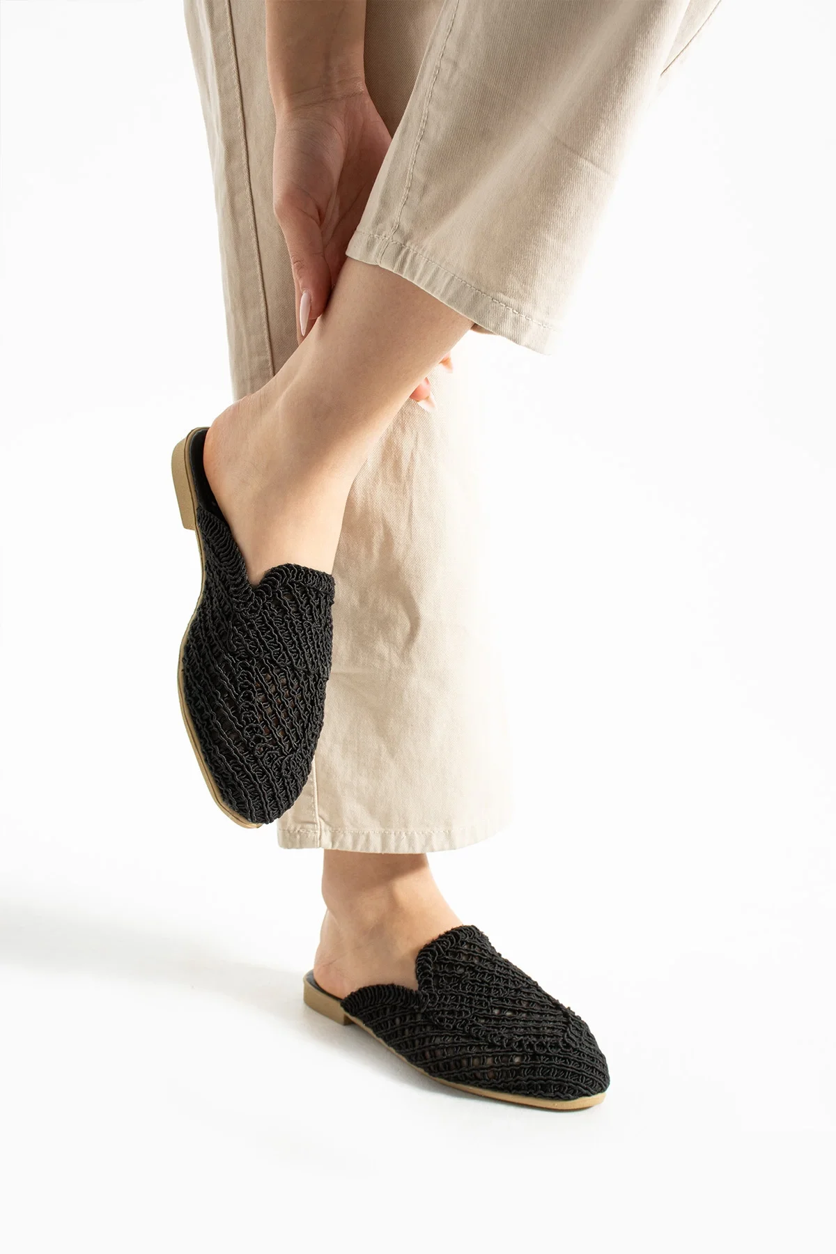 Velora Kadın Hasır Örgü Terlik – Siyah Zarafeti