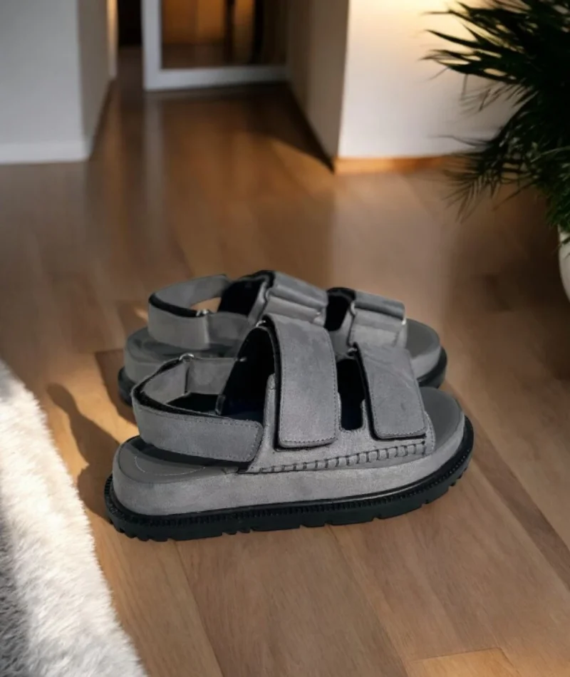 Freent Gri Cırtlı Kadın Sandalet – Rahat ve Şık Yazlık Model