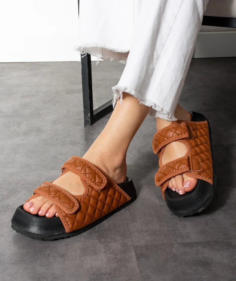 Kapitone Cırtlı Ev Dış Mekan Kadın Terlik – Kahve