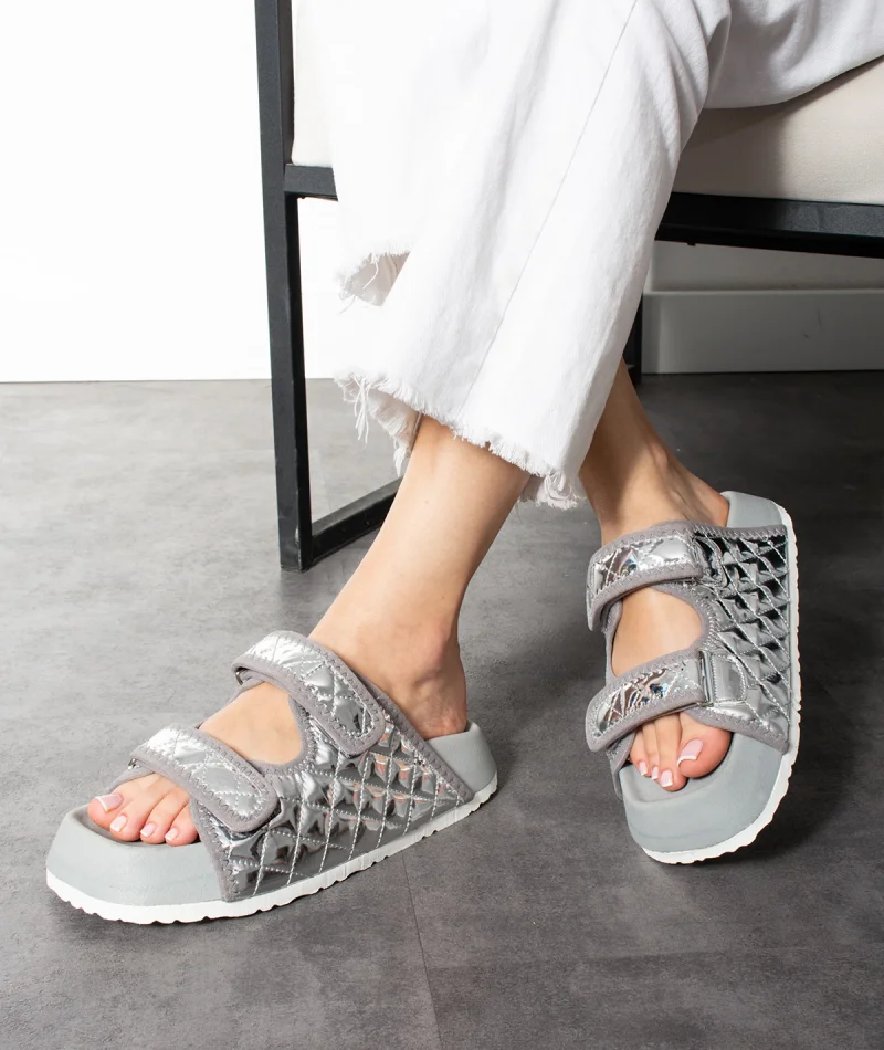 Kapitone Cırtlı Ev Dış Mekan Kadın Terlik – Parlak Gri