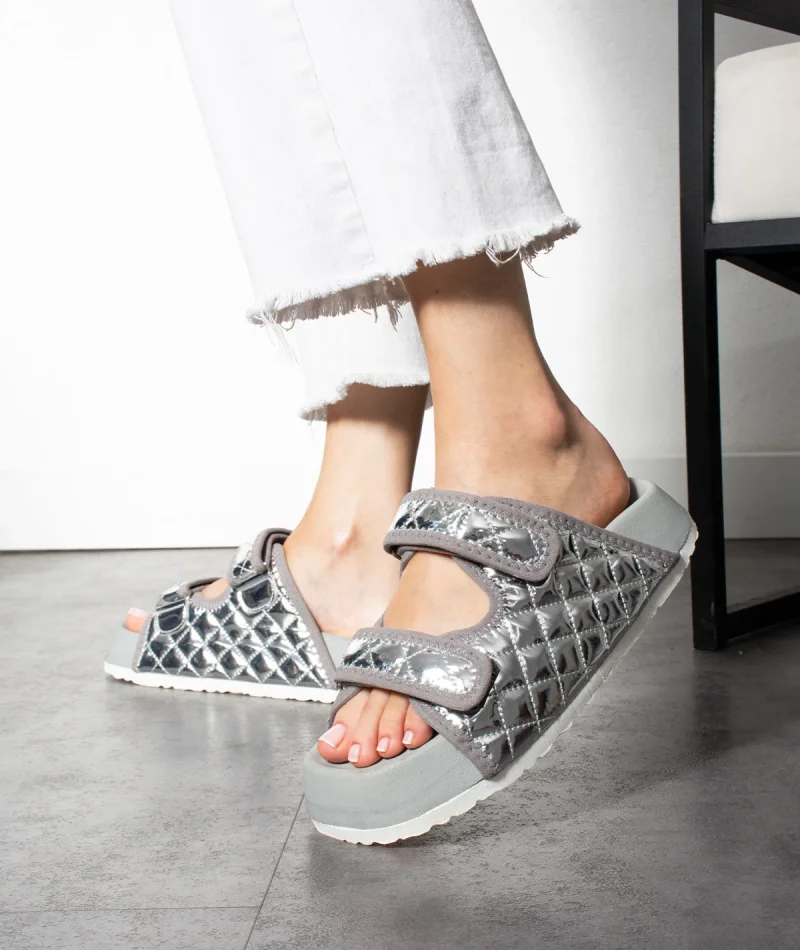 Kapitone Cırtlı Ev Dış Mekan Kadın Terlik – Parlak Gri