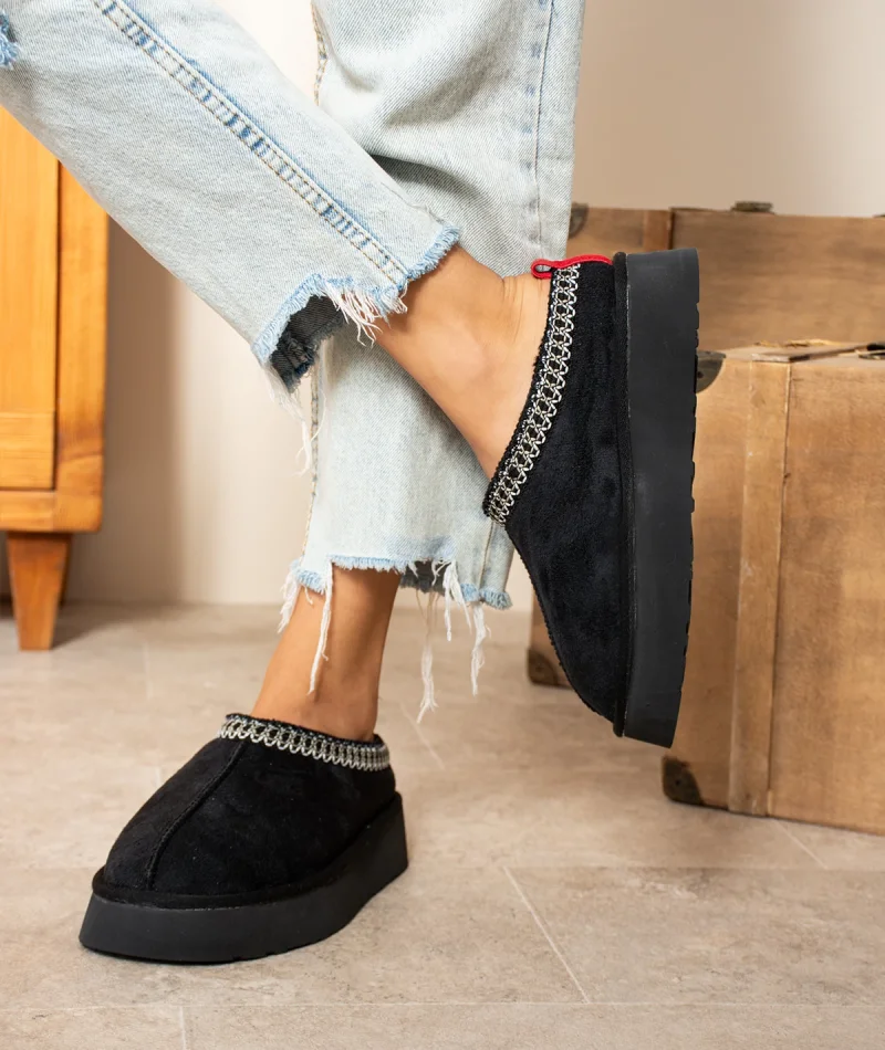 Tazzy Classic Suede Fur Womens Boot - Black