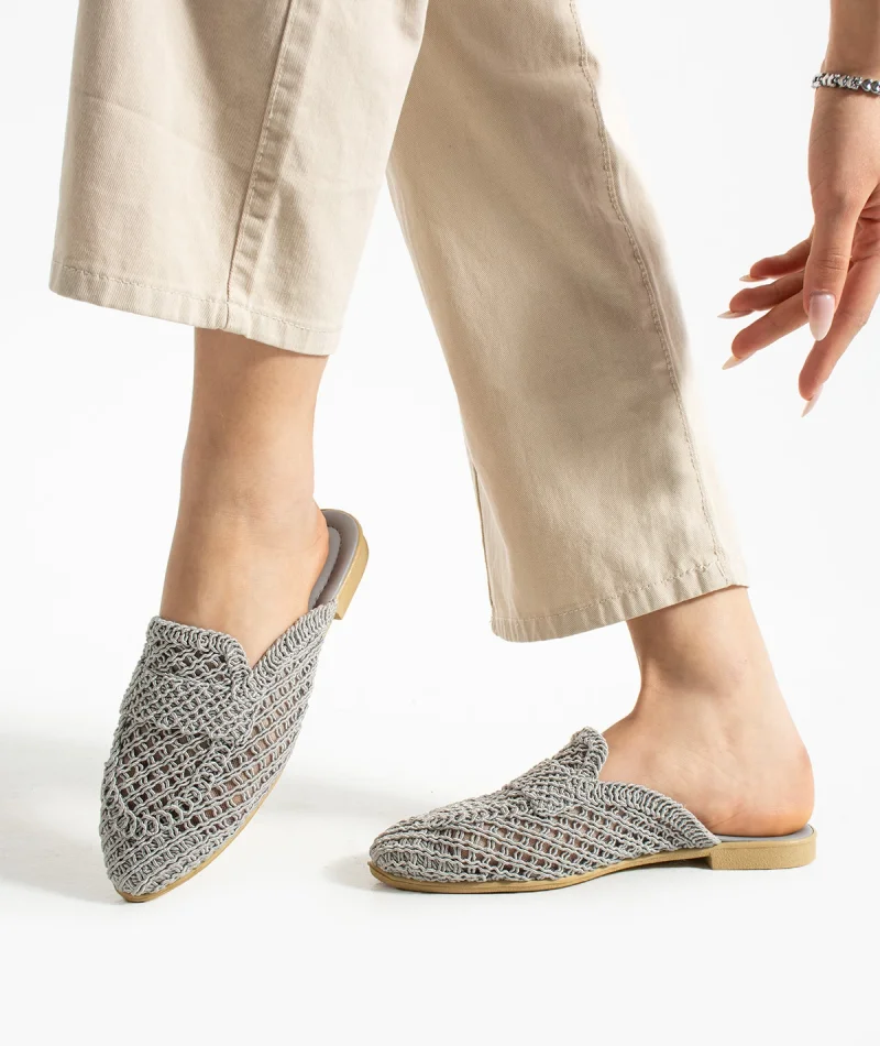 Velora Kadın Hasır Örgü Terlik – Gri Zarafeti
