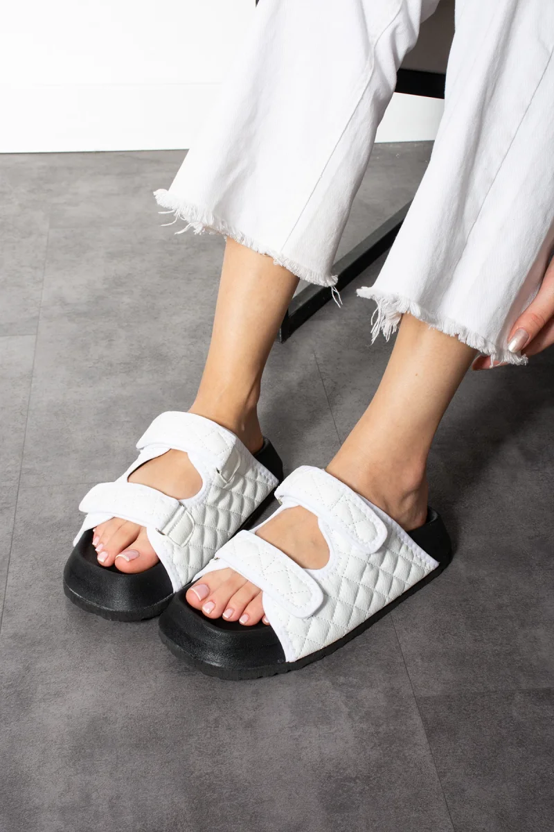 Kapitone Cırtlı Ev Dış Mekan Kadın Terlik – Beyaz