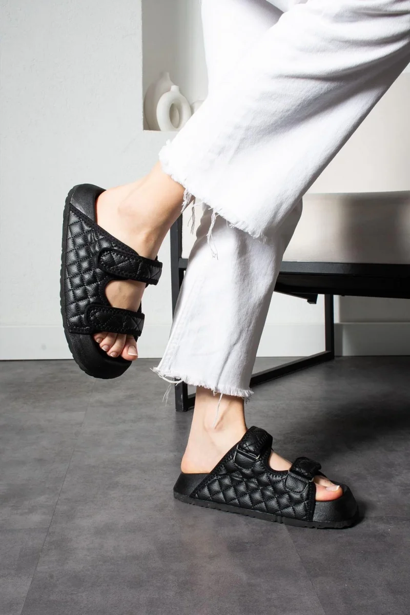 Kapitone Cırtlı Kadın Ev Dış Mekan Terlik – Siyah