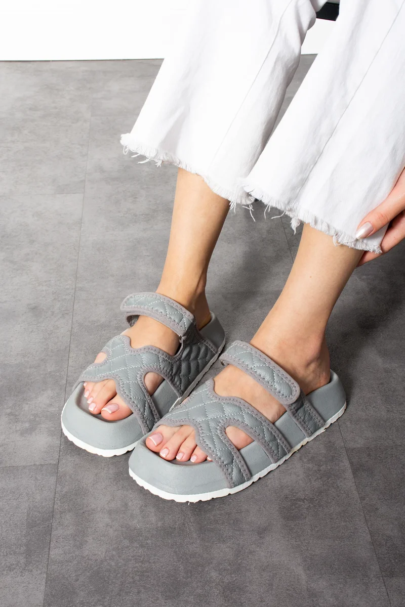 Kapitone Farmer Ev Dış Mekan Kadın Terlik – Gri