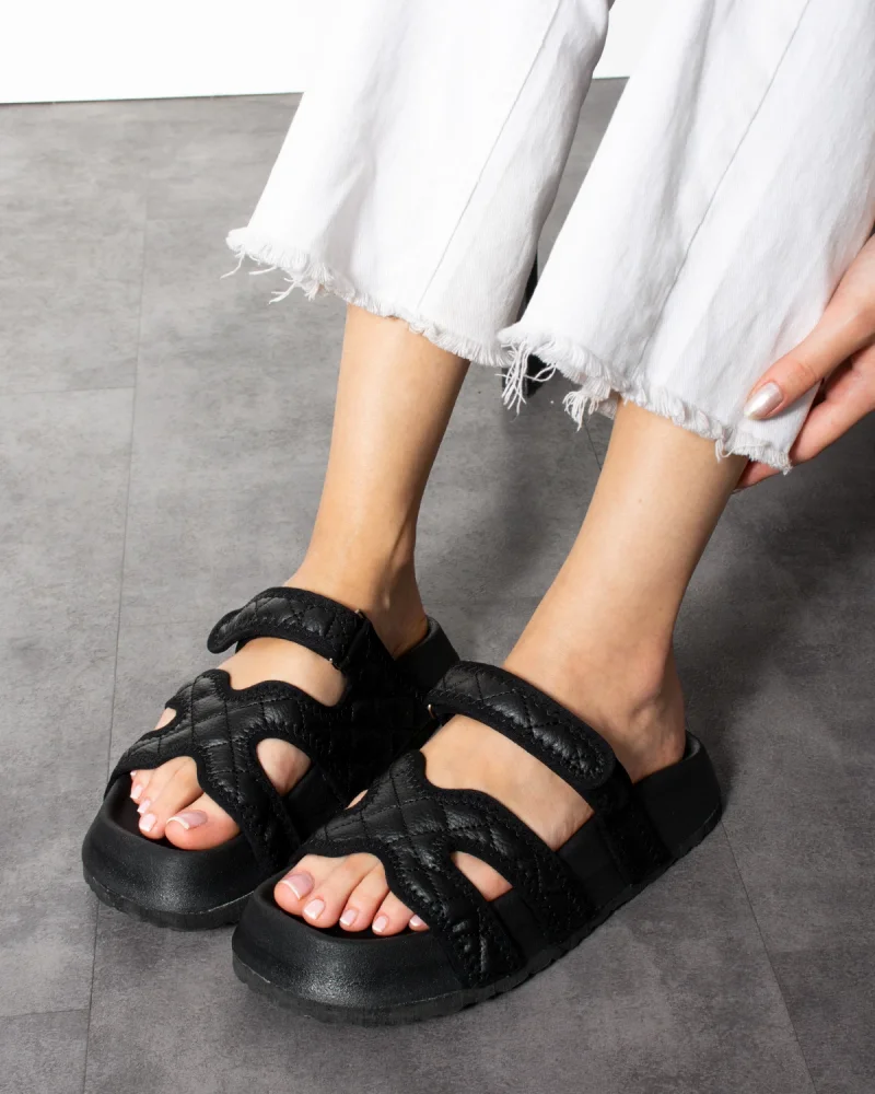 Quilted Farmer Womens Outdoor Slippers – Black