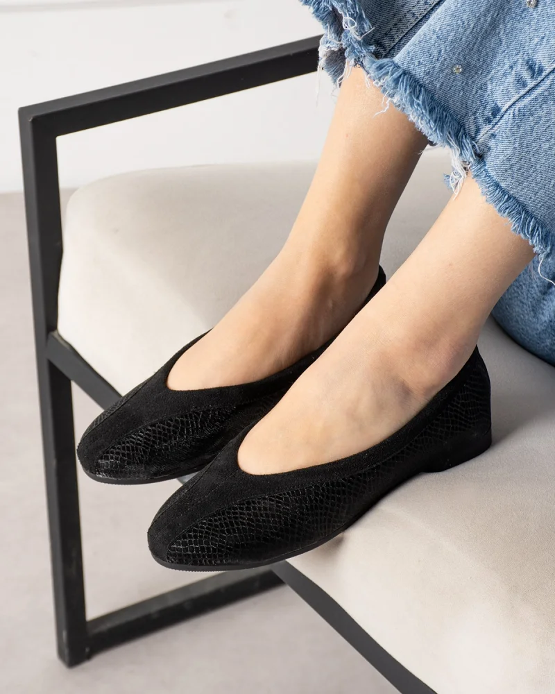 Roselle Suede Minimal Womens Casual Ballet Flats - Black