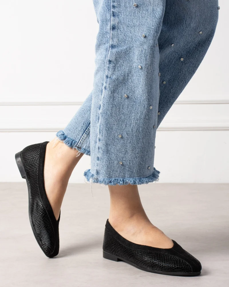 Roselle Suede Minimal Womens Casual Ballet Flats - Black