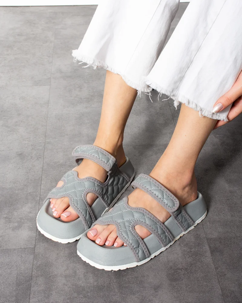 Quilted Farmer Outdoor Womens Slippers – Gray