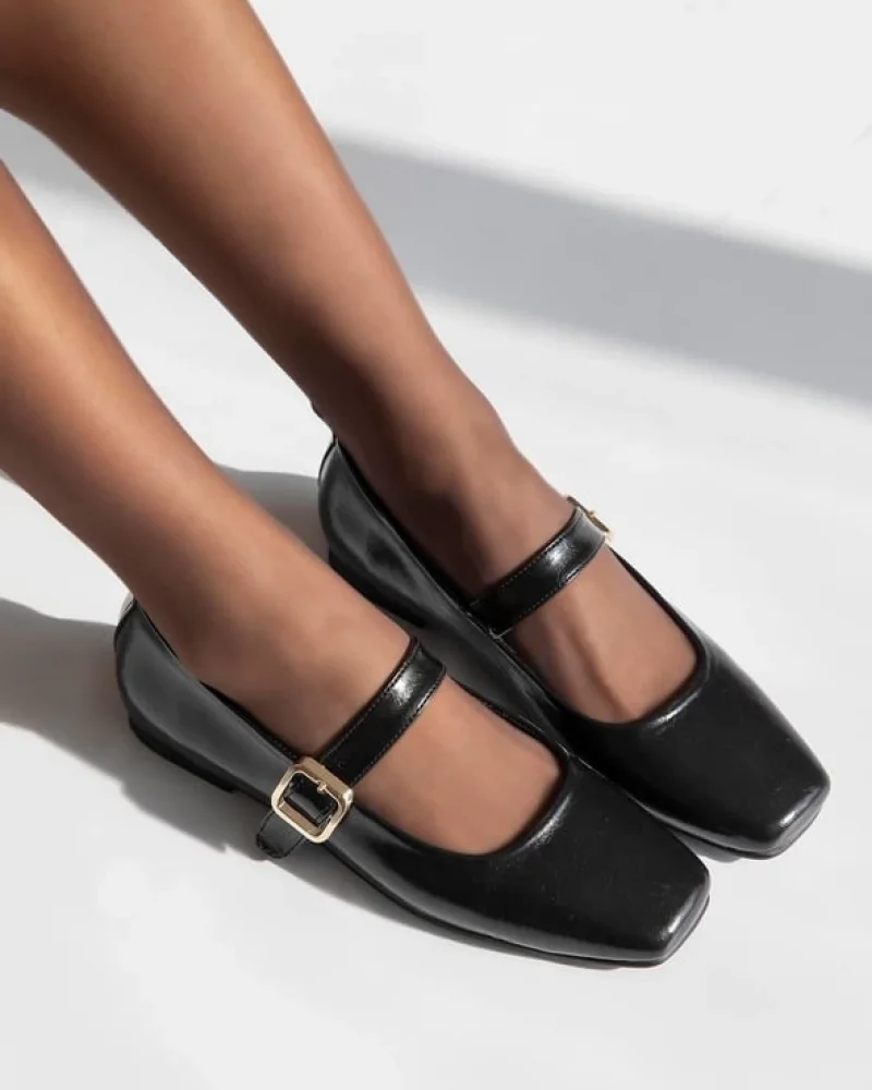 Lisa Womens Belt Detail Wrinkled Leather Black Ballet Flat
