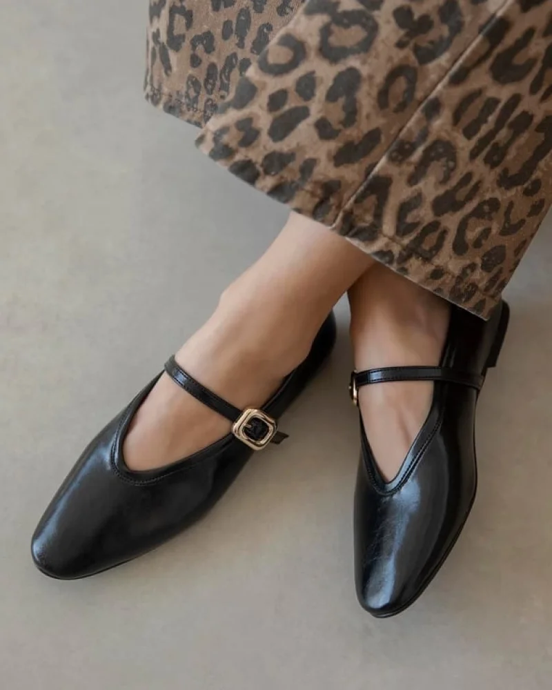 Tony Womens Crinkled Leather Flats Black