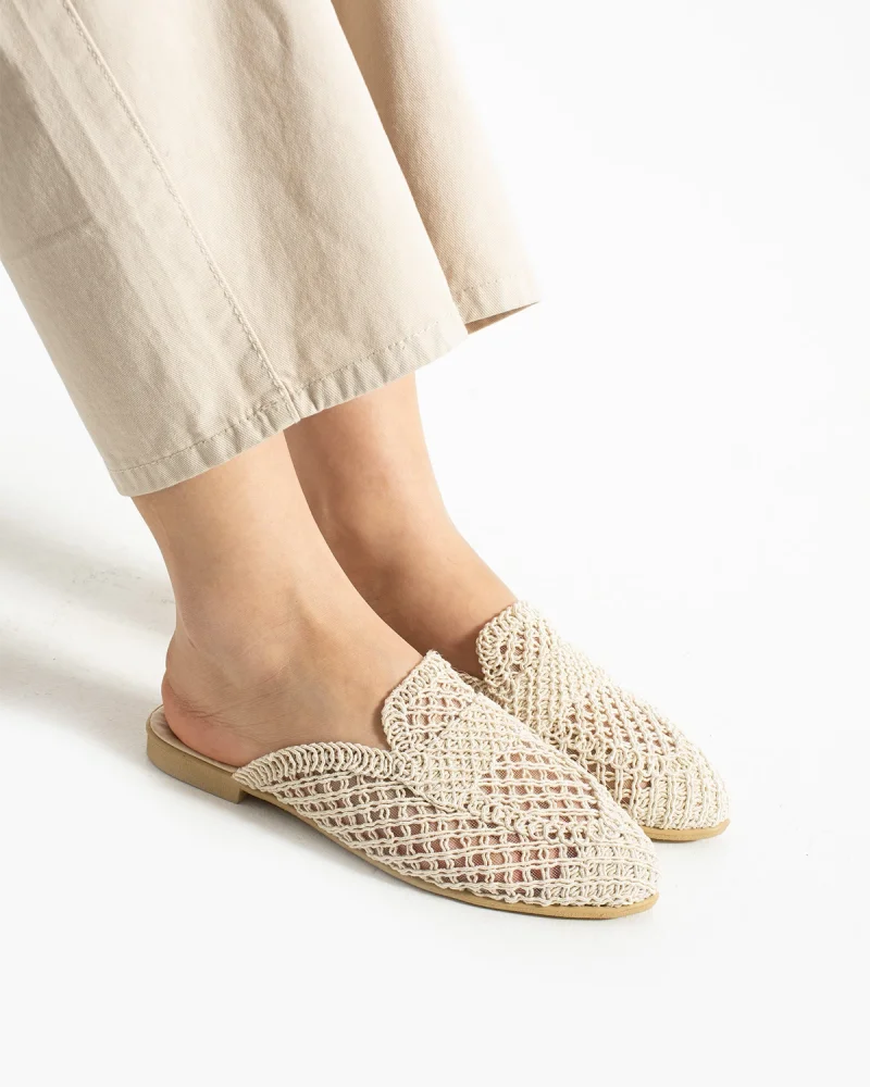 Velora Womens Straw Woven Slippers – Beige Elegance
