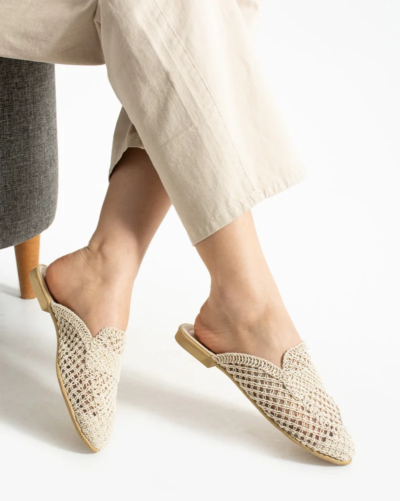 Velora Womens Straw Woven Slippers – Beige Elegance