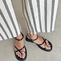 Enza Kadın Parmak Arası Kırışık Deri Sandalet Siyah