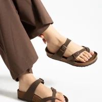 Moderno Kadın Terlik Kahve – Çapraz Bant, Konforlu, Şık ve Rahat