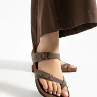 Moderno Kadın Terlik Vizon – Çapraz Bant, Konforlu, Şık ve Rahat