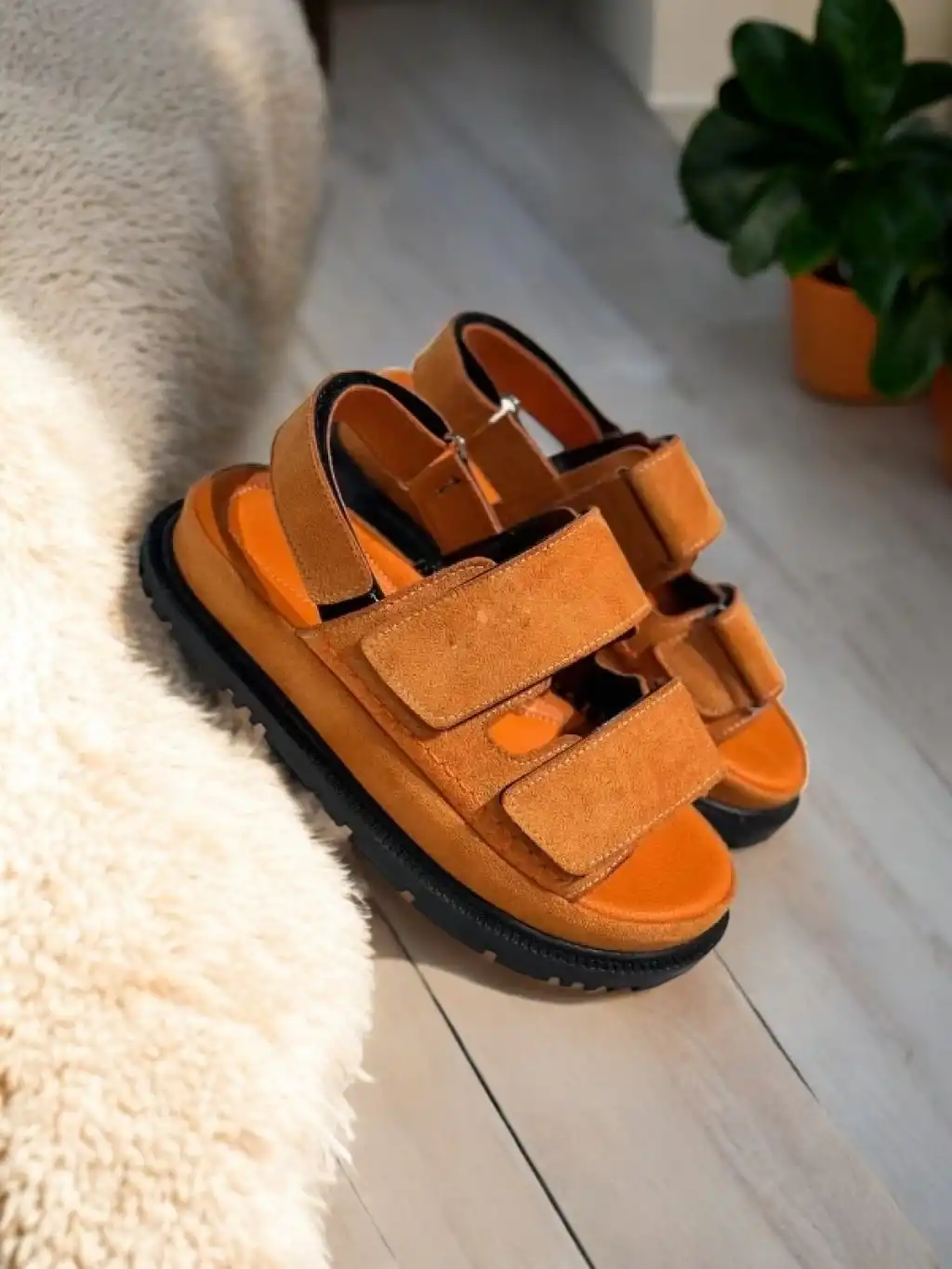 Freent Turuncu Cırtlı Kadın Sandalet – Rahat ve Şık Yazlık Model