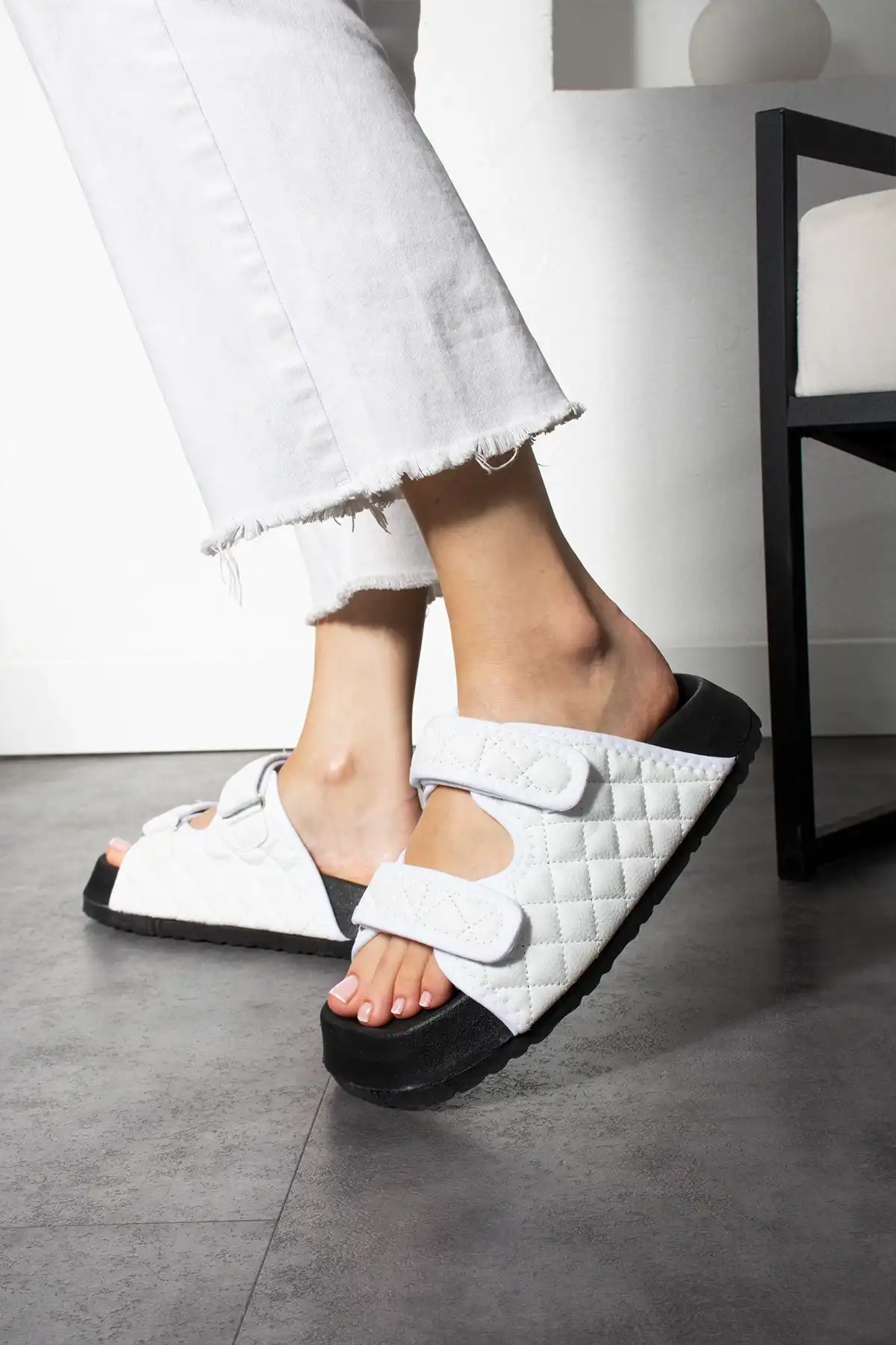 Kapitone Cırtlı Ev Dış Mekan Kadın Terlik – Beyaz