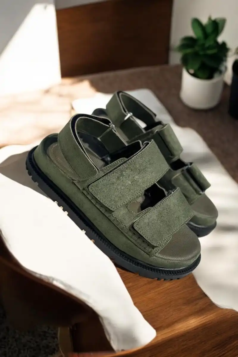 Freent Haki Cırtlı Kadın Sandalet – Rahat ve Şık Yazlık Model