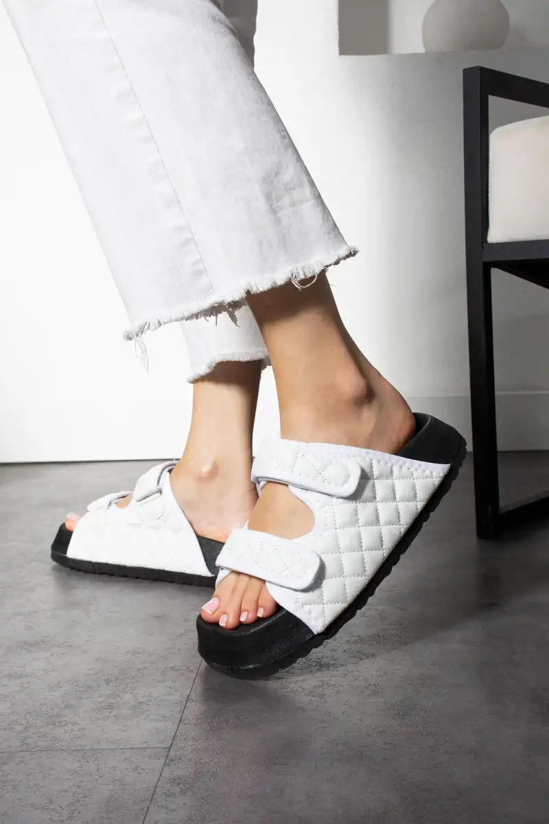 Kapitone Cırtlı Ev Dış Mekan Kadın Terlik – Beyaz