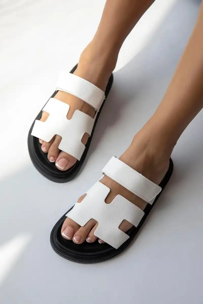 Sarmes Kadın Terlik Beyaz – Kaymaz Taban, Yazlık ve Kışlık Ev Rahat Ortopedik Model
