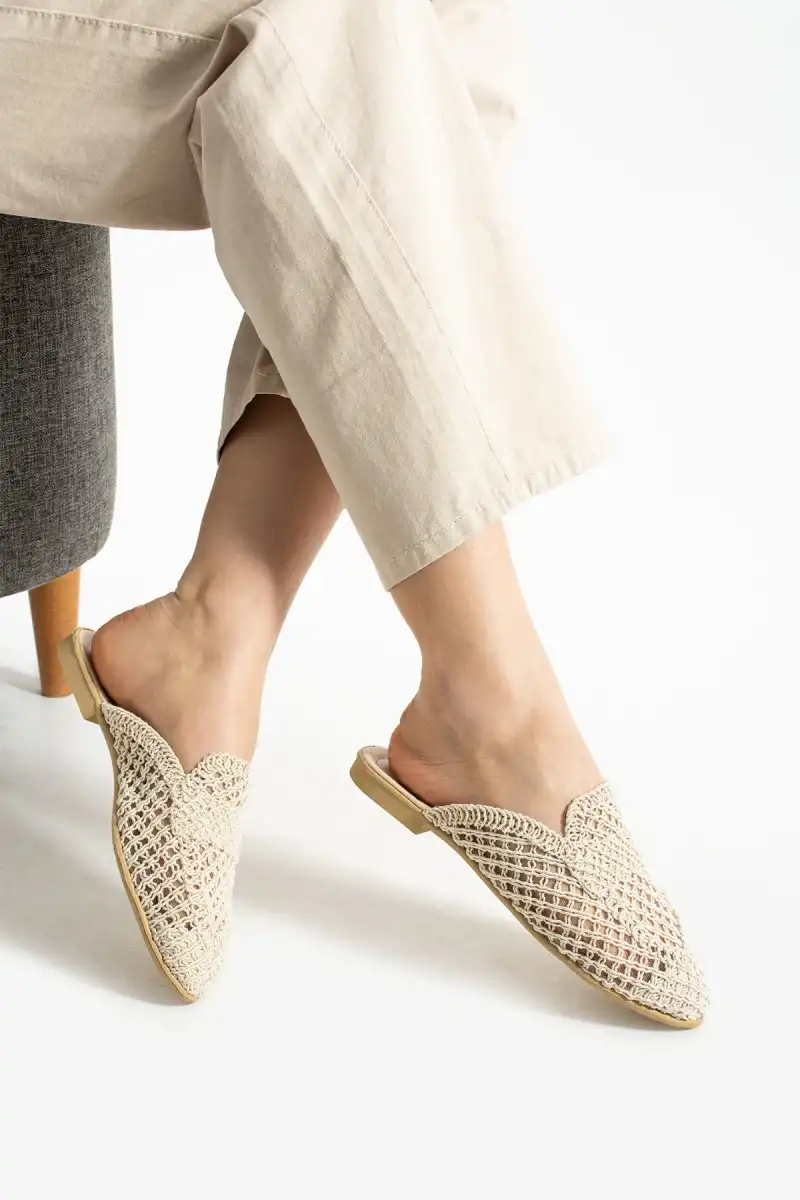 Velora Kadın Hasır Örgü Terlik – Bej Zarafeti