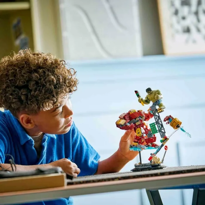 76343 Lego Marvel Efsanevi Savaş: Hulkbuster, Hulka Karşı 413 Parça +9 Yaş