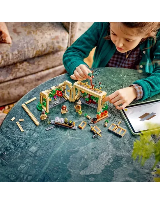 76445 Lego Harry Potter - Hogwarts Şatosu: Bitkibilim Dersi 390 Parça +8 Yaş