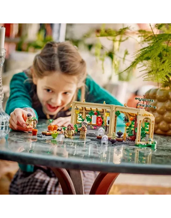 76445 Lego Harry Potter - Hogwarts Şatosu: Bitkibilim Dersi 390 Parça +8 Yaş