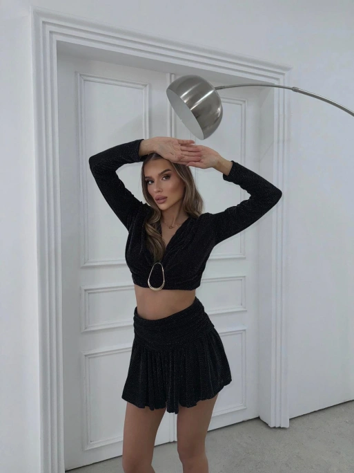 AKSESUAR DETAY BLUZ VE ŞORT ETEKLİ SİMLİ İKİLİ TAKIM