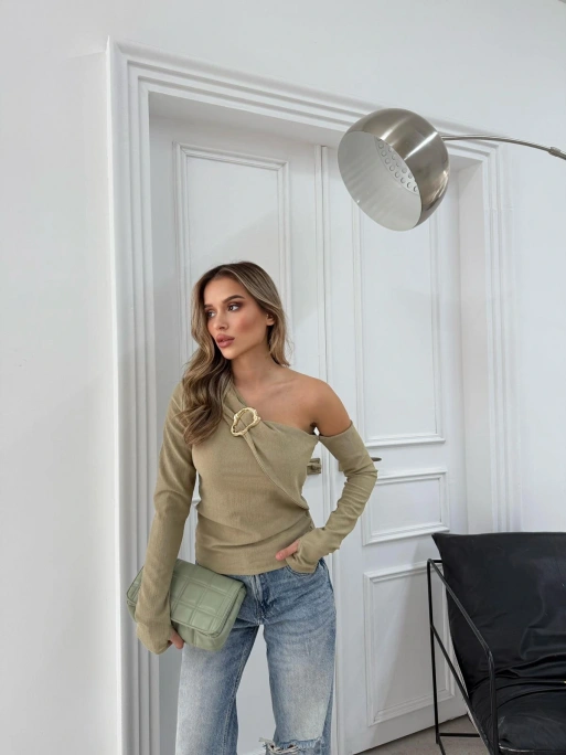 AKSESUAR DETAY OMUZ DEKOLTE BLUZ YEŞİL