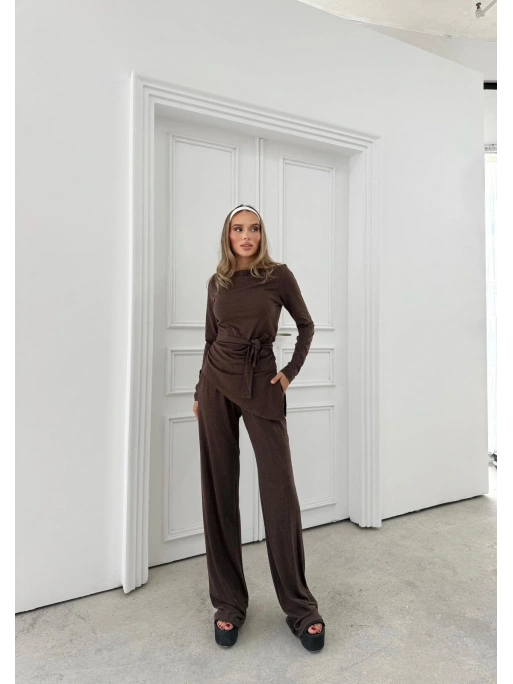 ASİMETRİK BEL KUŞAKLI BLUZ VE PANTOLONLU İKİLİ TAKIM KAHVE