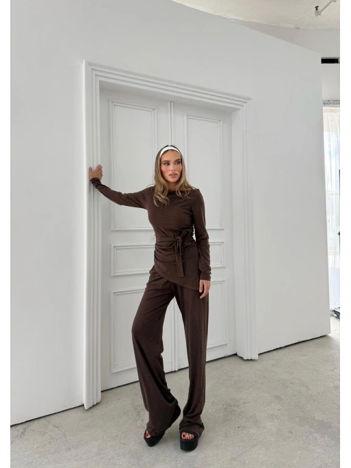 ASİMETRİK BEL KUŞAKLI BLUZ VE PANTOLONLU İKİLİ TAKIM KAHVE