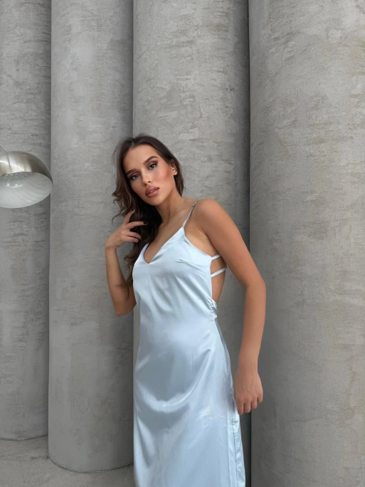 ASKILI SIRT DEKOLTE DETAY VİRAL SATEN ELBİSE MAVİ