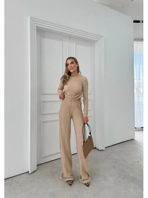 BÜZGÜLÜ BLUZ VE PANTOLONLU GOFRE İKİLİ TAKIM BEJ