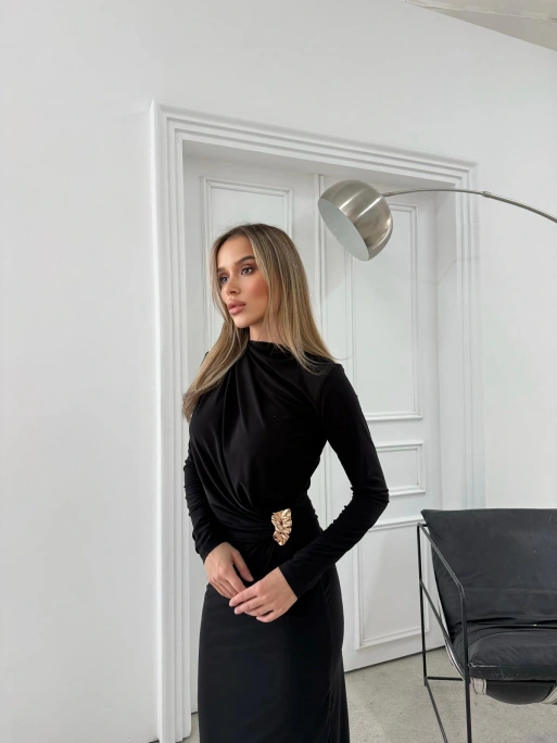 BEL AKSESUAR DETAY DRAPELİ UZUN SANDY ELBİSE SİYAH