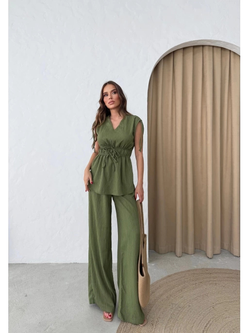 BEL BAĞLAMA VE OMUZ BAĞLAMA DETAY BLUZ VE PANTOLONLU GOFRE İKİLİ TAKIM HAKİ