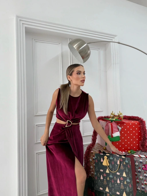 BEL DEKOLTE AKSESUAR DETAY YIRTMAÇLI KADİFE ELBİSE BORDO