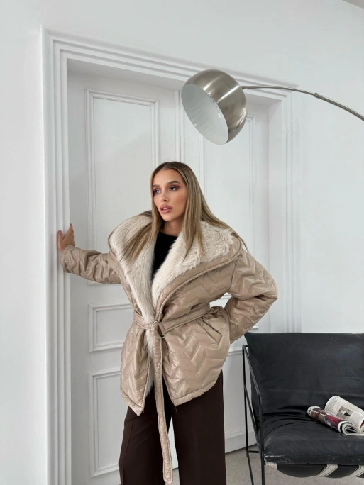 BEL KUŞAKLI BAKLAVA DESEN YAKA KÜRK DETAY ŞİŞME MONT BEJ