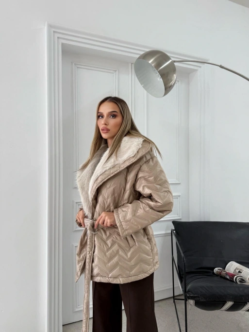 BEL KUŞAKLI BAKLAVA DESEN YAKA KÜRK DETAY ŞİŞME MONT BEJ