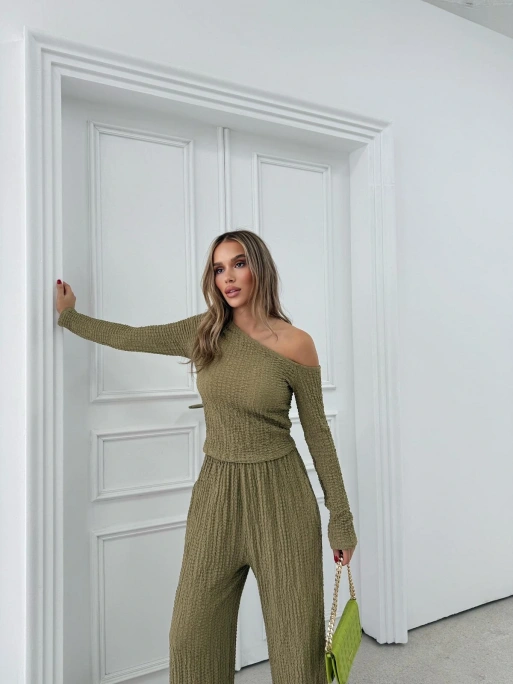 DÜŞÜK OMUZ BLUZ VE PANTOLONLU GOFRE İKİLİ TAKIM HAKİ
