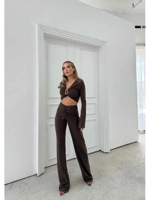 AKSESUAR DETAY BLUZ VE DRAPE PANTOLONLU İKİLİ TAKIM KAHVE